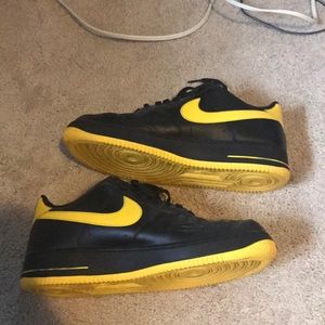 Nike black/yellow sneakers